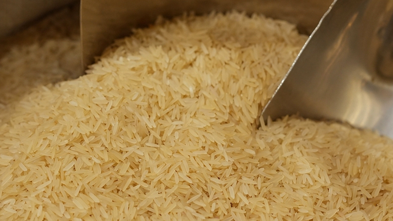 Satışa sunulan pirincin üstündeki görüntü mide bulandırdı! Markete büyük ceza