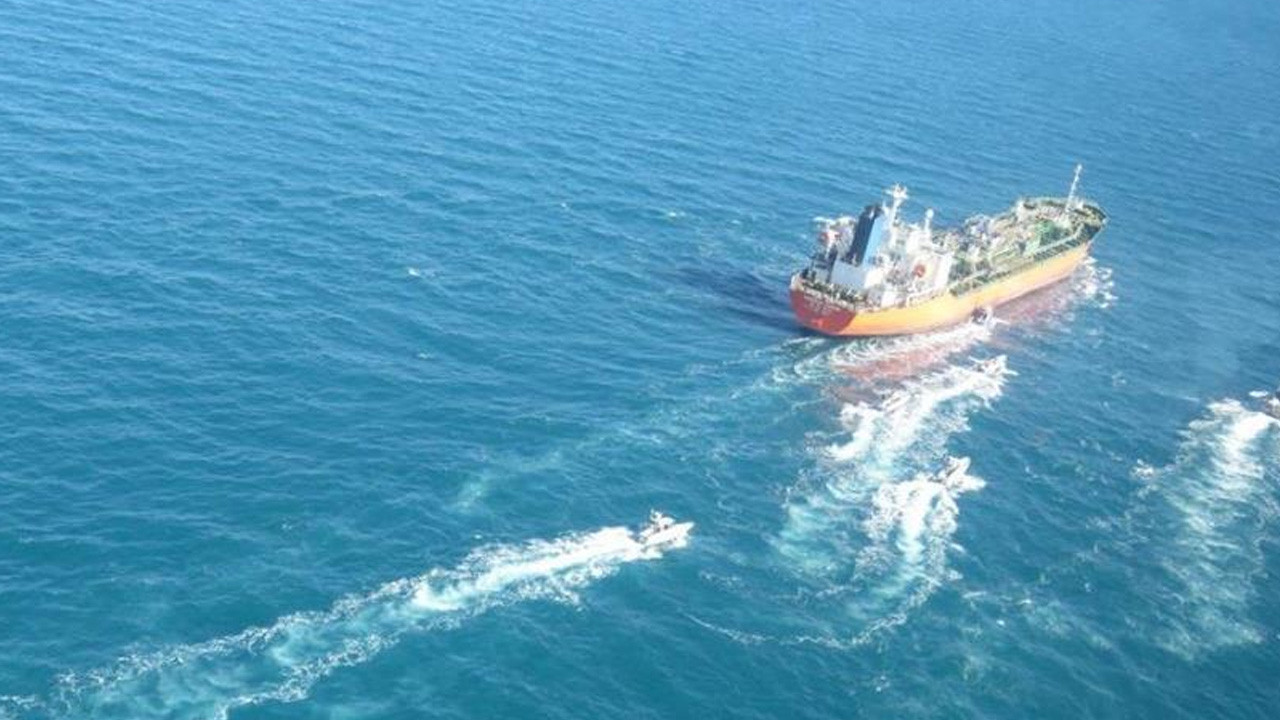 İran Umman Denizi'nde bir konteyner gemisine ateş açtı