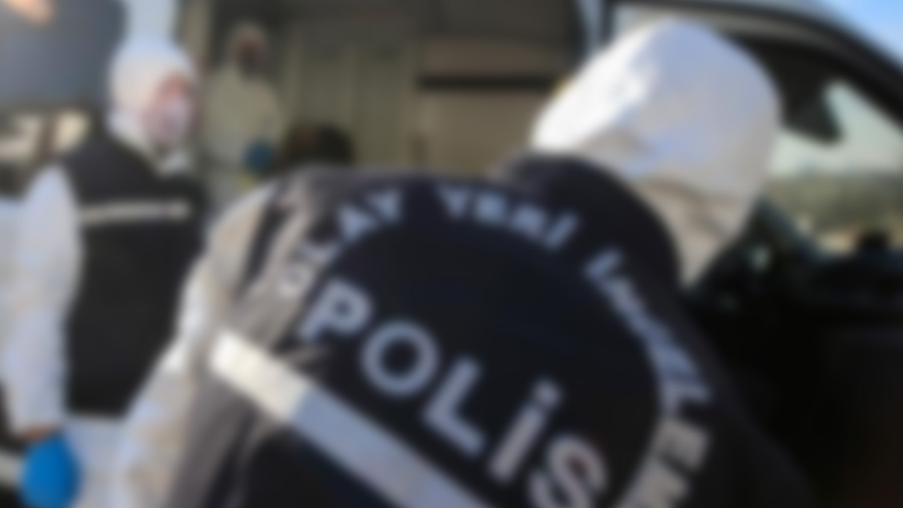 Yarısı toprağa gömülü kadın cesedi bulundu!