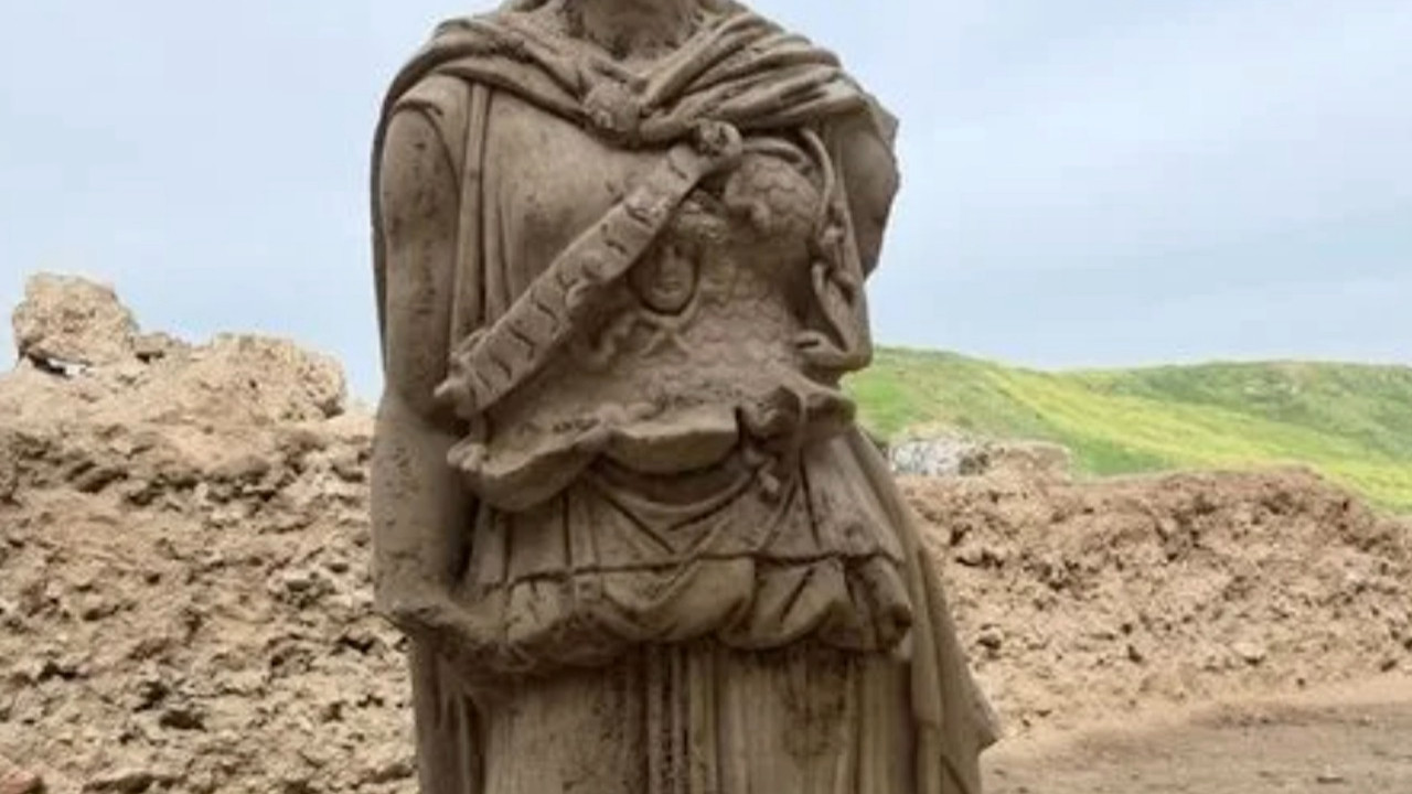 Laodikeia Antik Kenti’nde 2 bin yıllık eser bulundu...