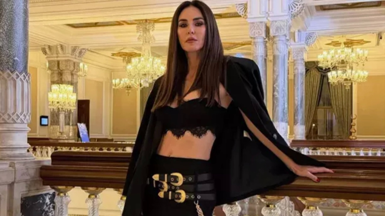 Defne Samyeli paylaştı! 53 yaşında formuyla hayran bıraktı