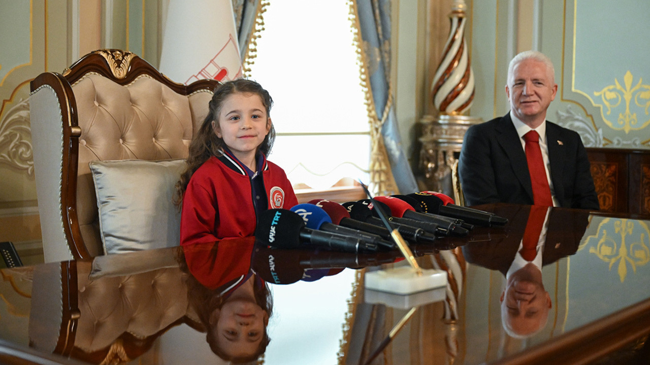 İstanbul Valisi Gül, 23 Nisan'da koltuğunu ilkokul öğrencisine devretti