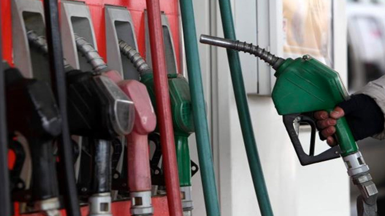 Petrol 100 doları aştı akaryakıta yeni zam! Depoları doldurmak için acele edin