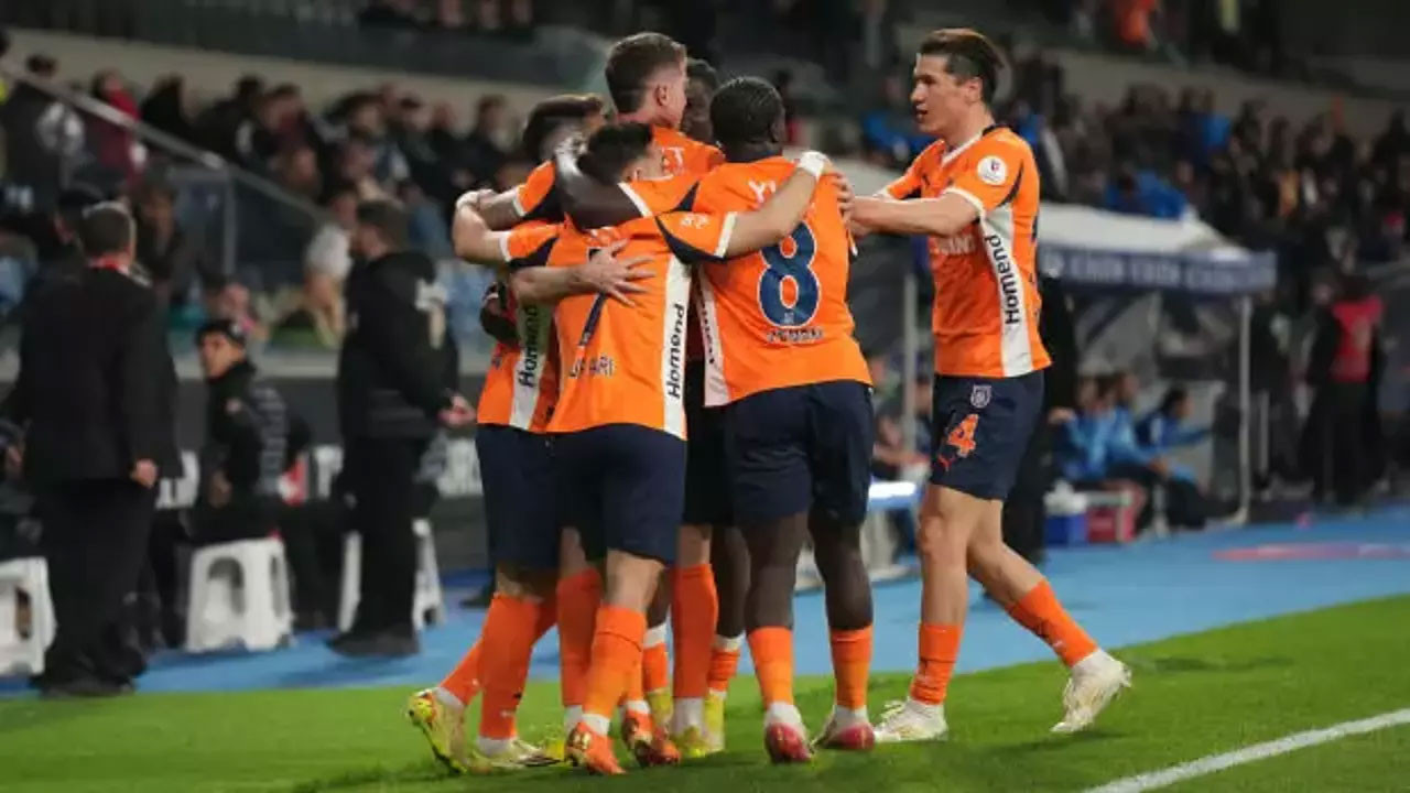 Başakşehir sahasında Kasımpaşa'yı 4-0 mağlup etti