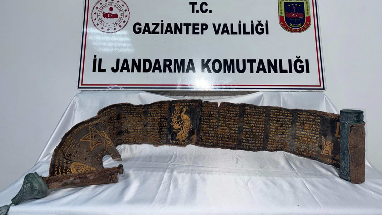 Gaziantep'te ele geçirildi, görenleri şaşırttı! Piton derisine işlenmiş...