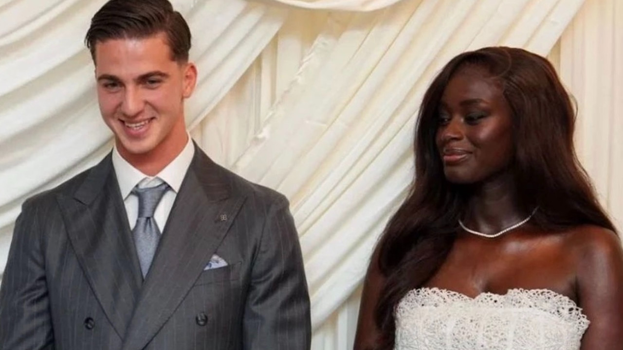 Bertuğ Özgür Yıldırım'dan evlilikte kriz iması! Düğün fotoğraflarını sildi...