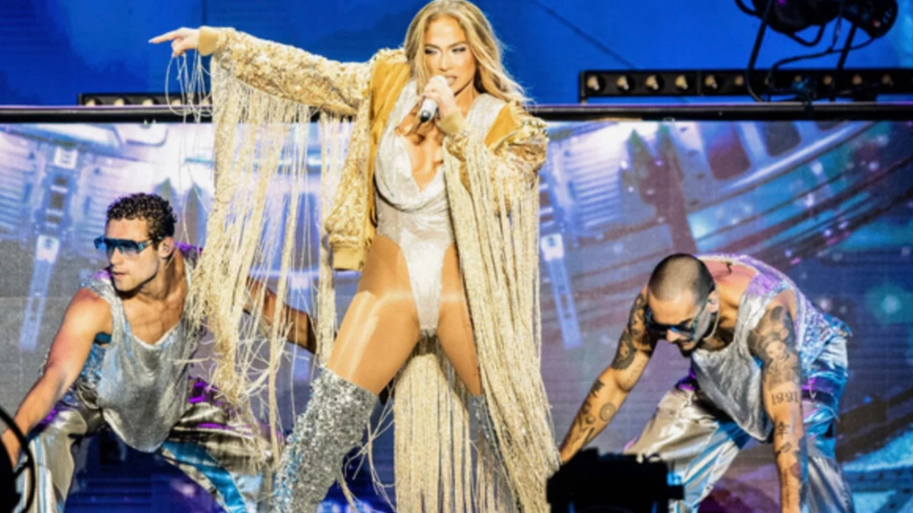 Jennifer Lopez'den olay paylaşım! Karın kaslarına yorum yağdı