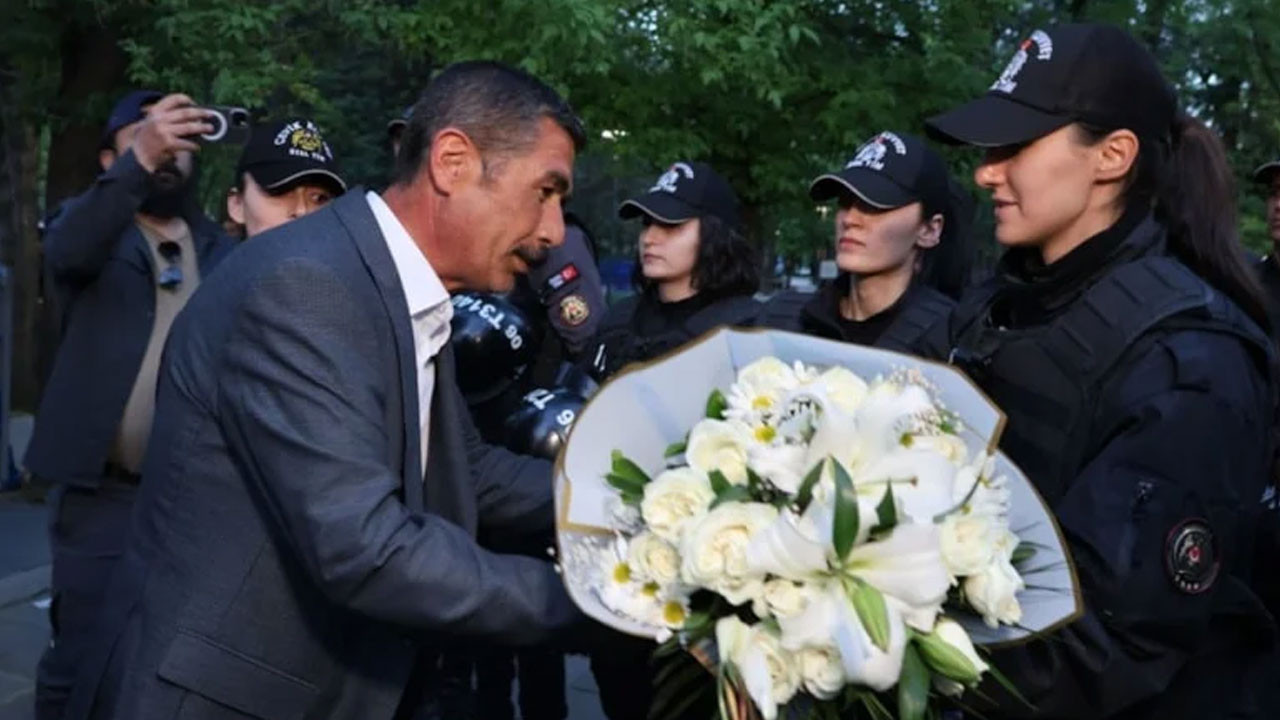 Mustafa Çiftçi, maden eyleminin polise çiçek vererek sonlandırılmasını takdir etti