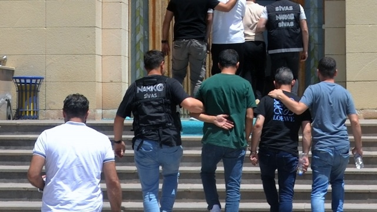 Sivas'ta uyuşturucu operasyonu: 2 şüpheli tutuklandı