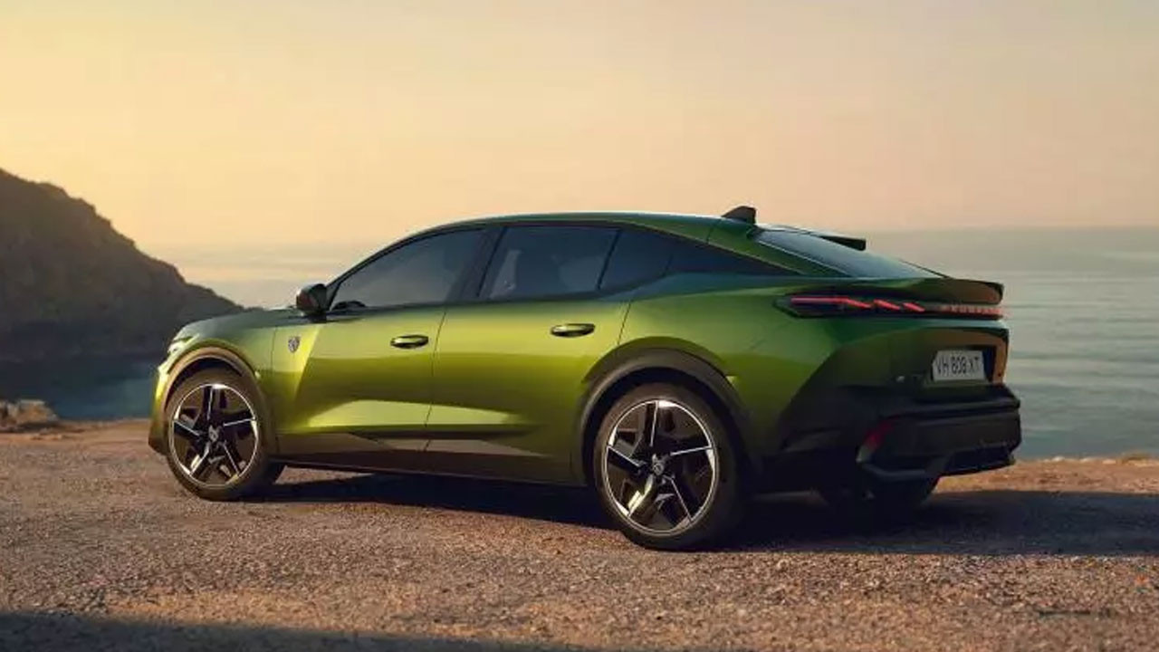 Yenilenen Peugeot 408'in Türkiye fiyatları belli oldu! 300 bin TL indirimle geldi