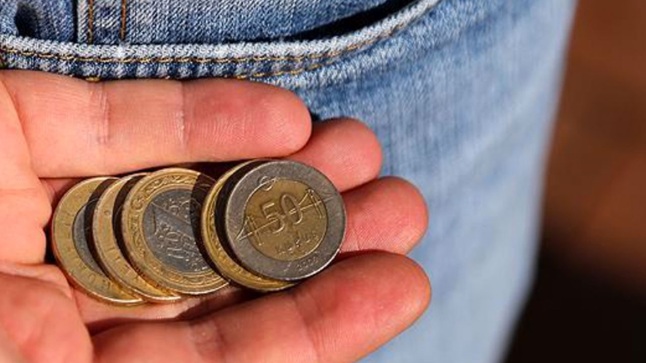 Dilencinin üzerinde bulunan paraya bakın!