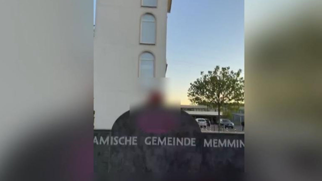 Almanya'da caminin duvarı tahrip edildi ve girişine domuz başı bırakıldı