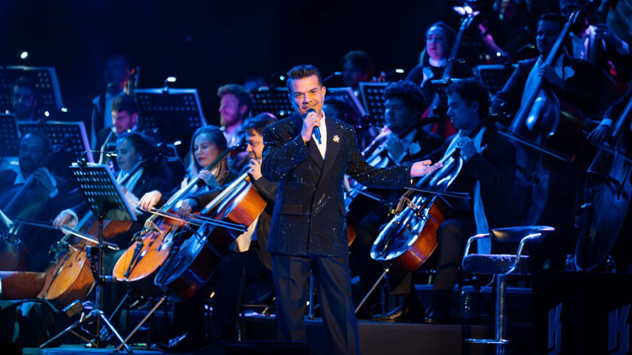 Kenan Doğulu'dan konserine gelen Cem Yılmaz'a esprili uyarı