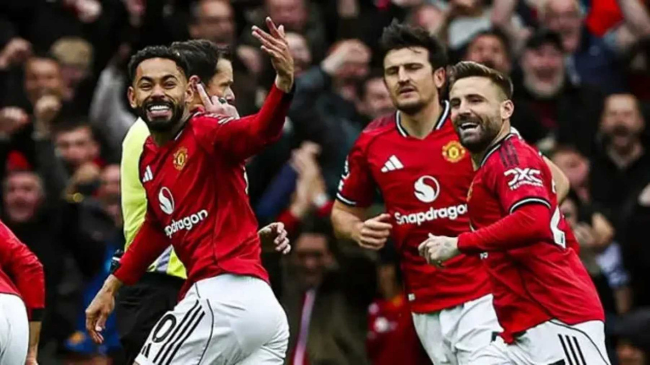 Manchester United 5 gollü maçta Liverpool'u devirdi