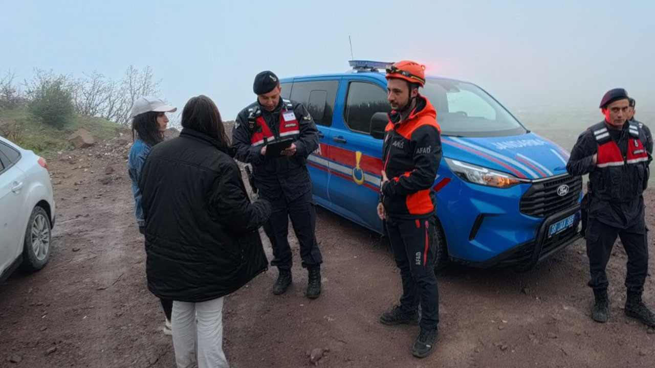 Ormanlık alanda yürüyüş yaparken kayboldular