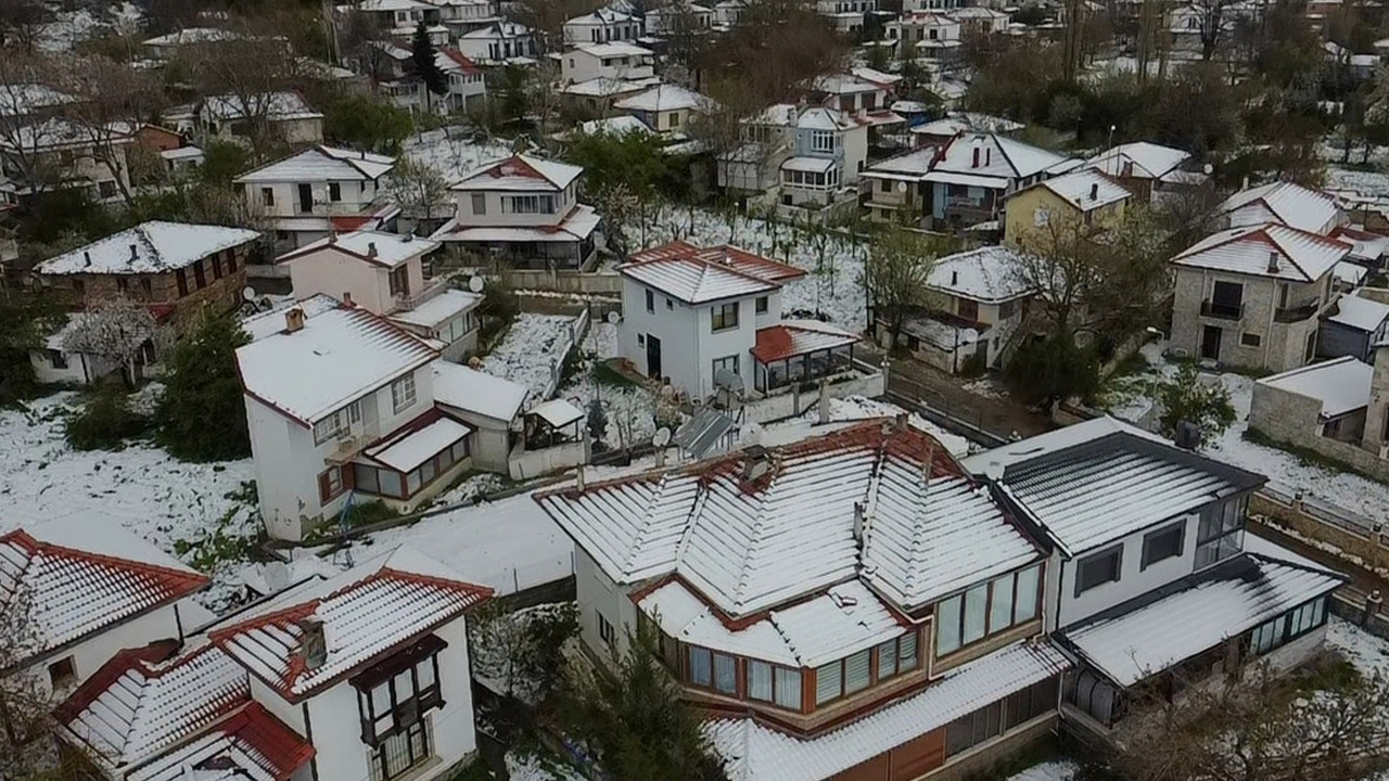 İzmir'de mayıs ayında kar yağışı sürprizi