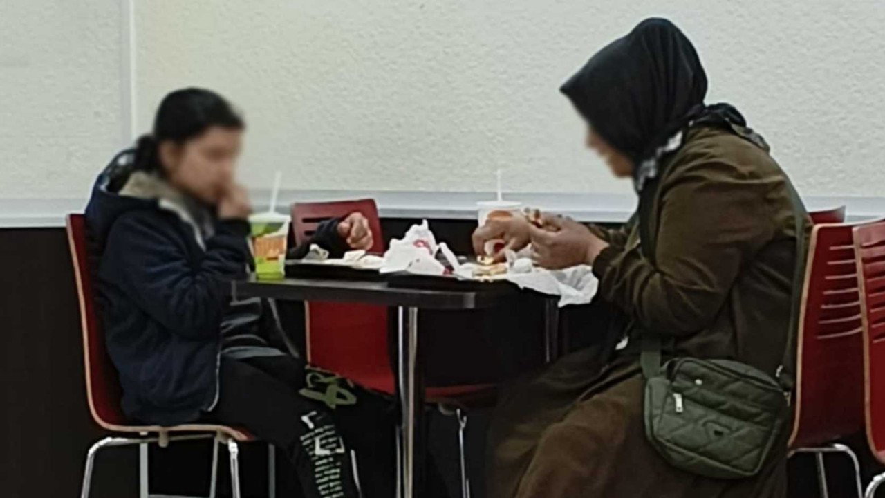 Anne ve kızı restorana alınmamıştı! Bakanlık cezayı kesti