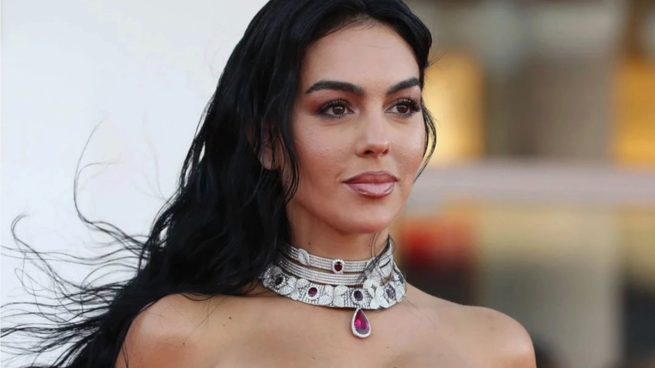 Ronaldo'nun nişanlısı Georgina Rodriguez tarzı ile tepki çekti