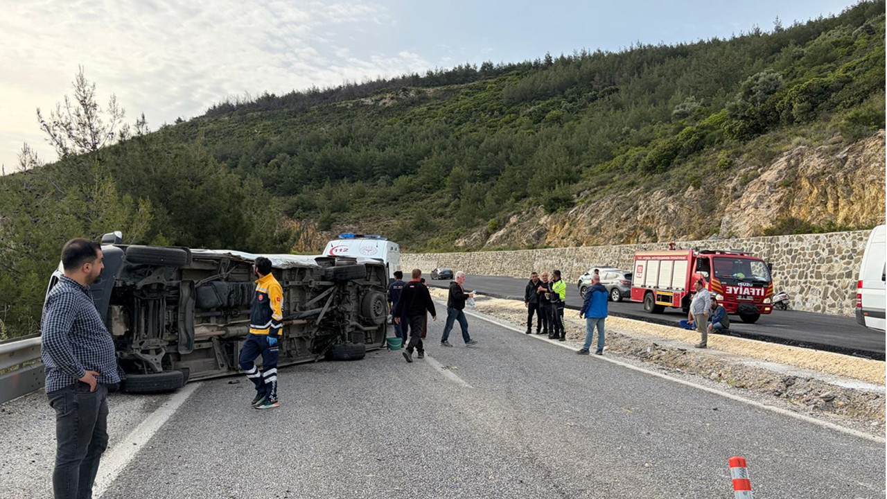 Otomobil ile minibüs çarpıştı! Feci kazada çok sayıda yaralı var
