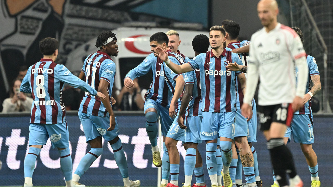 Beşiktaş, sahasında Trabzonspor'a 2-1 mağlup oldu