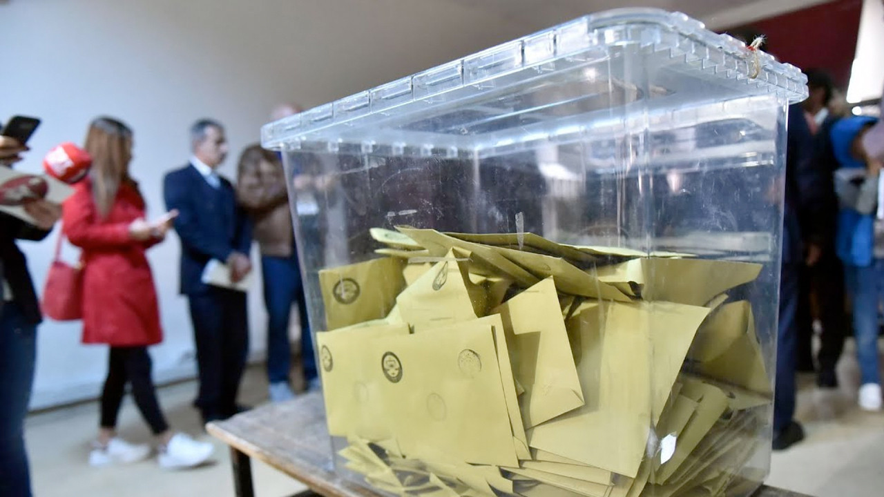 İktidara mesafeli SONAR'ın son anketinde hesaplar değişti birinci çıkan parti...