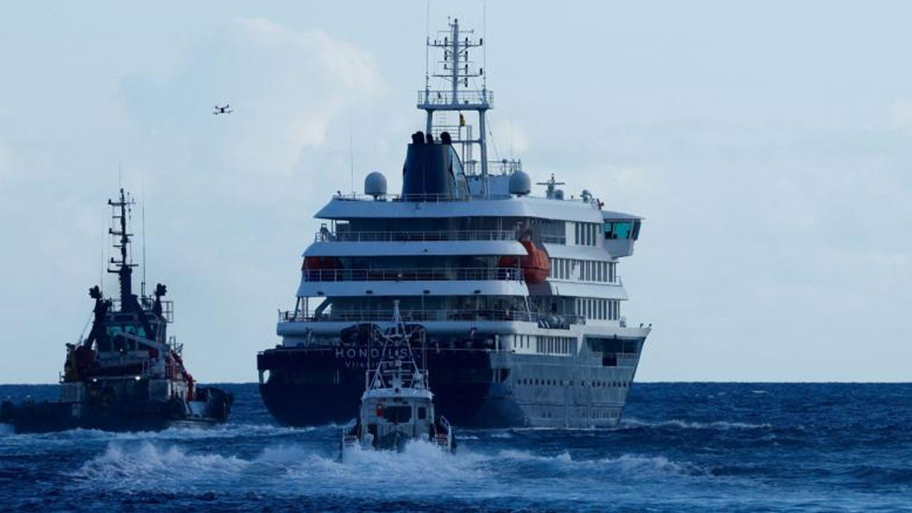 Hantavirüs vakalarının olduğu yolcu gemisi Tenerife'den ayrılarak Rotterdam'a hareket etti