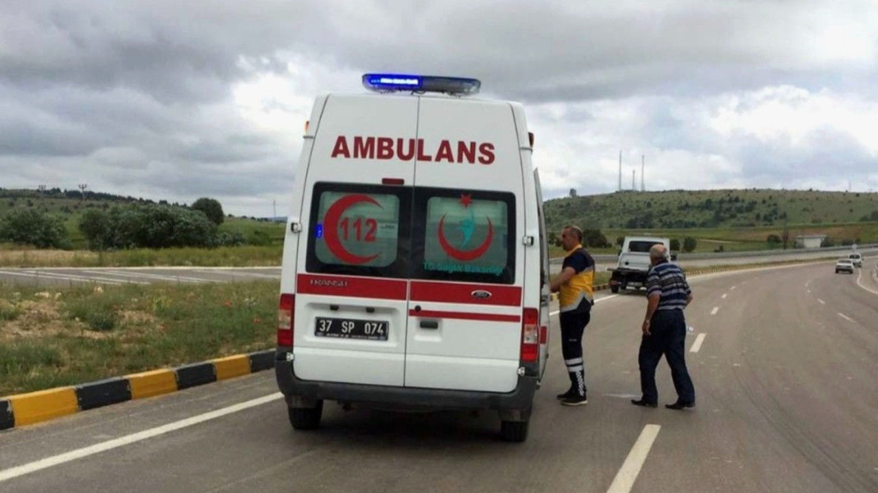 Kastamonu'da iki otomobil çarpıştı: 8 kişi yaralandı