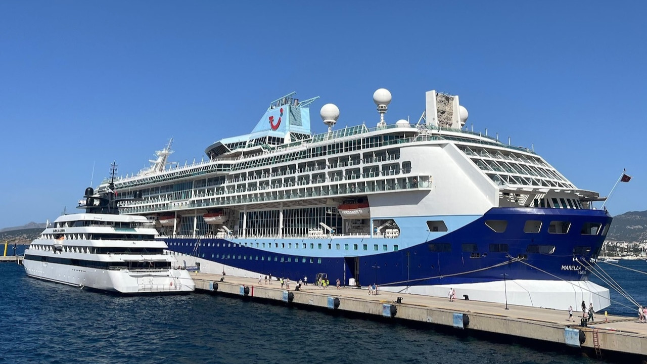 Bodrum'a denizden turist akını! Malta bayraklı 2 kruvaziyer demirledi...