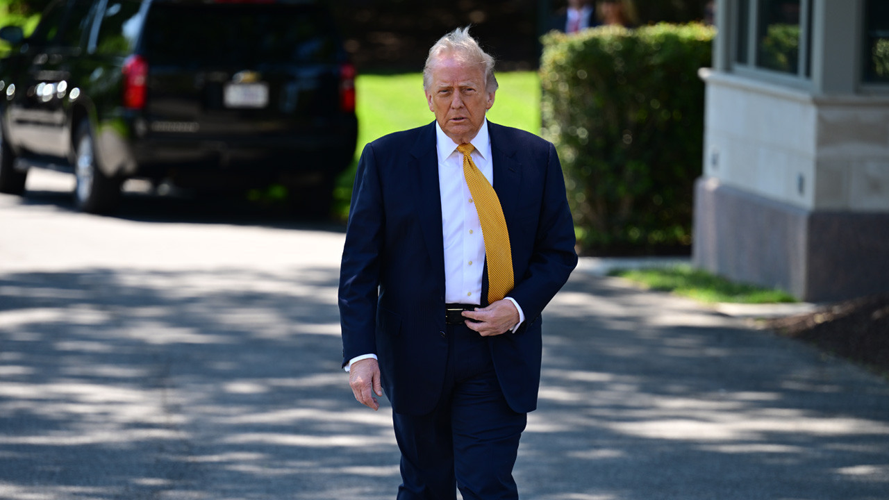 ABD Başkanı Trump'tan İran'a afişli tehdit! "Fırtı…