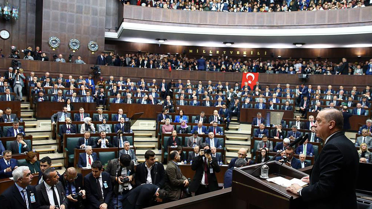 AK Parti'den flaş 'grup toplantısı' kararı!