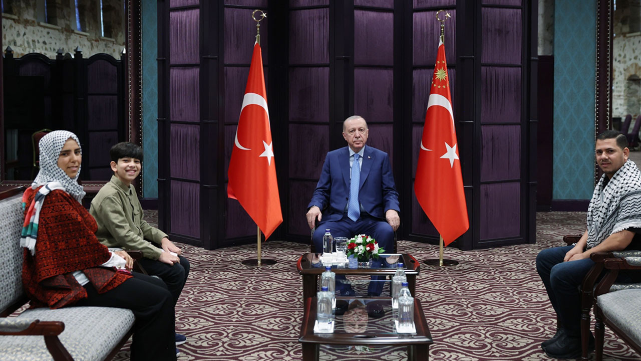 Cumhurbaşkanı Erdoğan, Gazzeli Ebu Cezer ve ailesini kabul etti