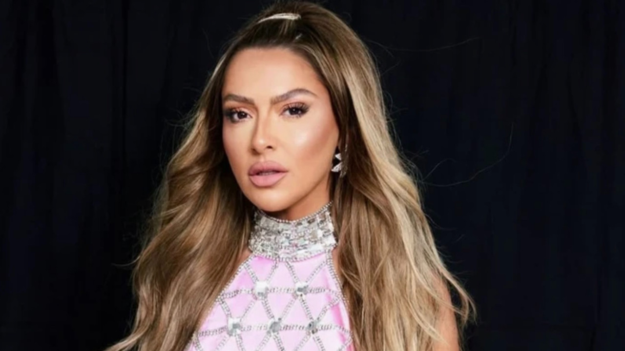 Hadise sahilde büyüledi! O kareleri olay...