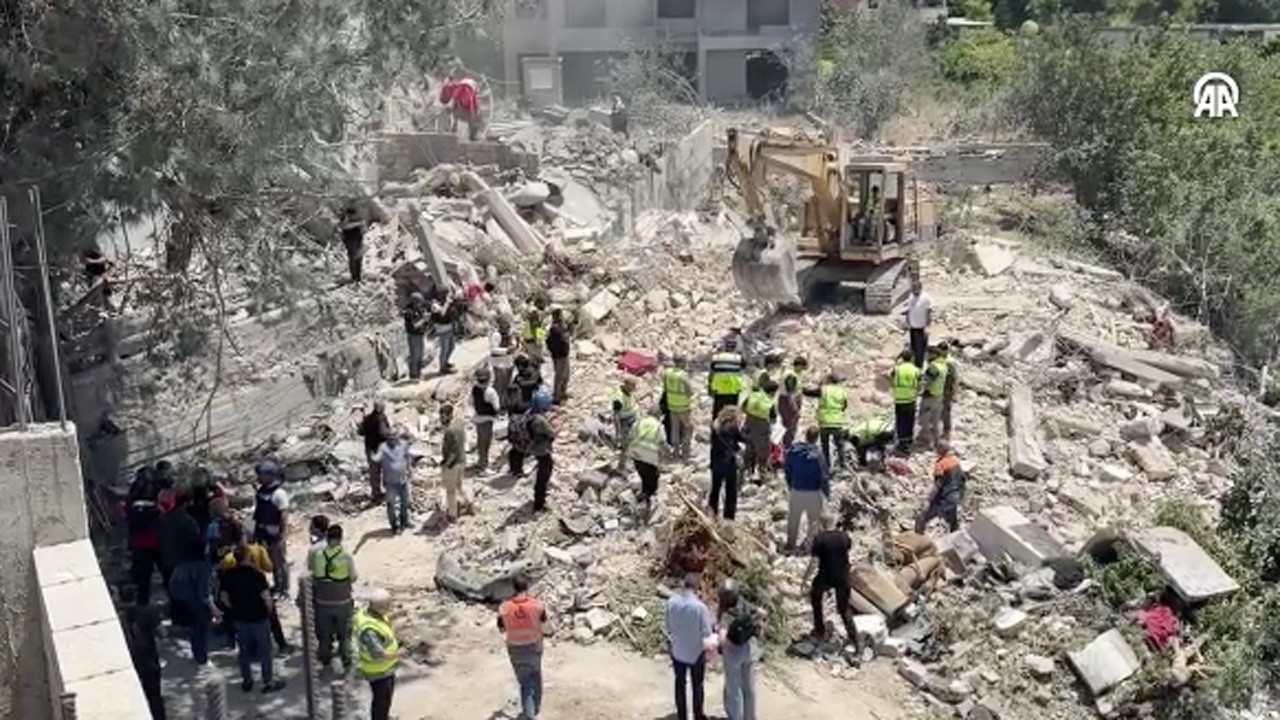İsrail, Lübnan'ın güneyinde "topraklarını terk etmeyi reddeden" aileden 11 kişiyi öldürdü