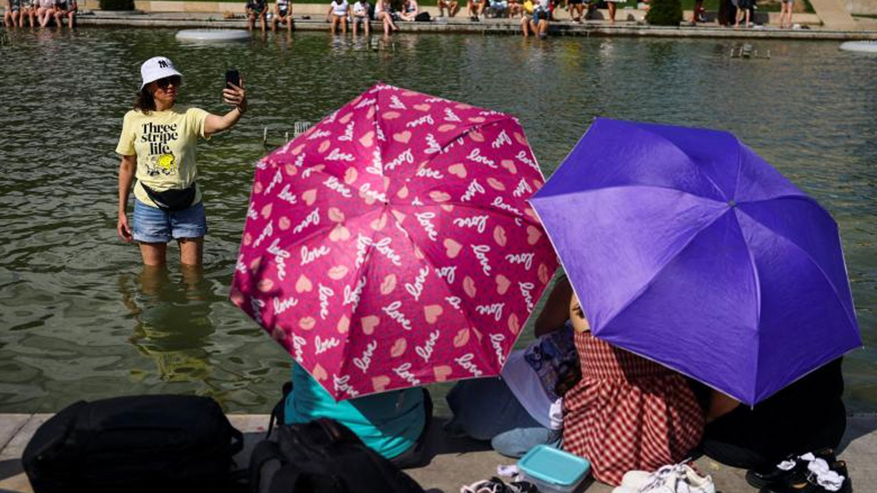 Paris'te aşırı sıcakların etkili olduğu dün 109 kişi hayatını kaybetti