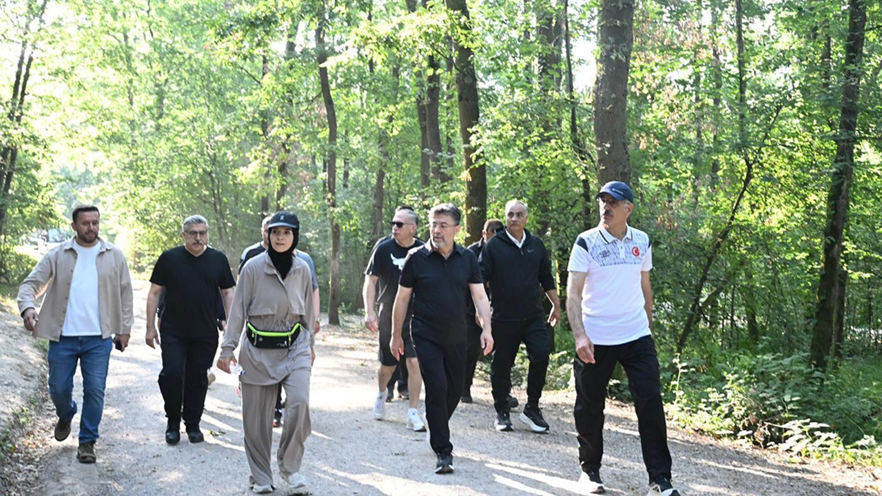 Bakanlar, Ormanya'da yürüyüş yaptı! Hüseyin Yayman paylaştı