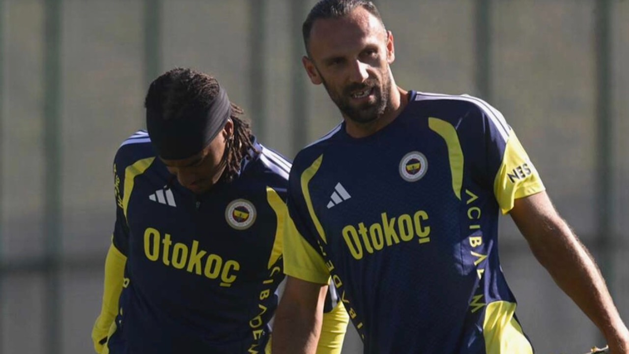 Fenerbahçe'ye bir darbe daha! Sedye ile sahadan çıkarıldı