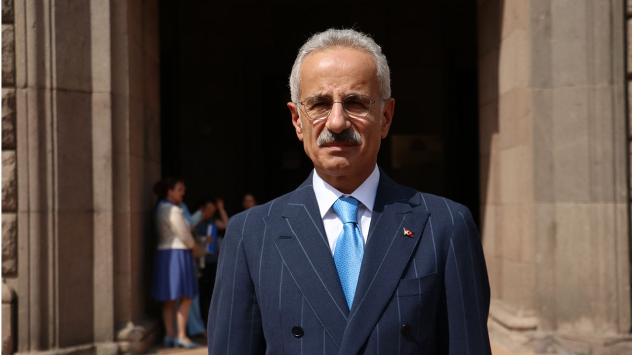 Kara yollarında serbest geçiş başladı, eski gişeler kaldırılıyor