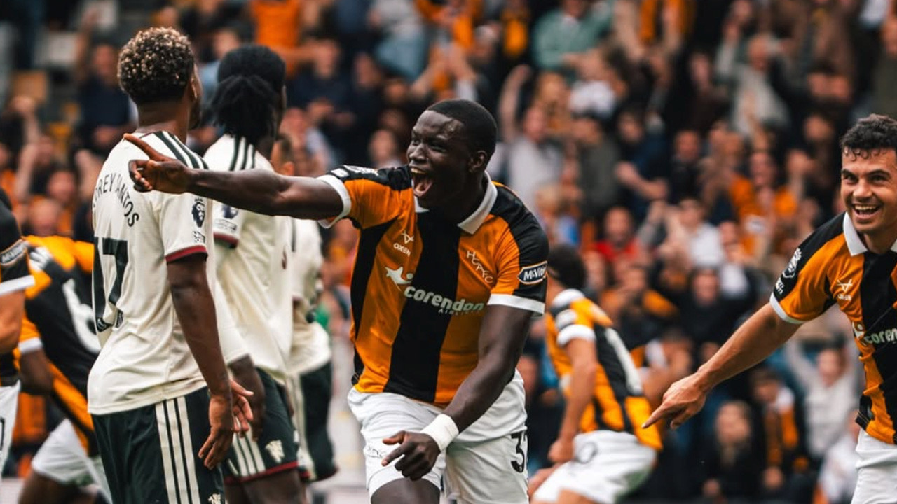 Hull City, Premier Lig'e Manchester United galibiyetiyle döndü