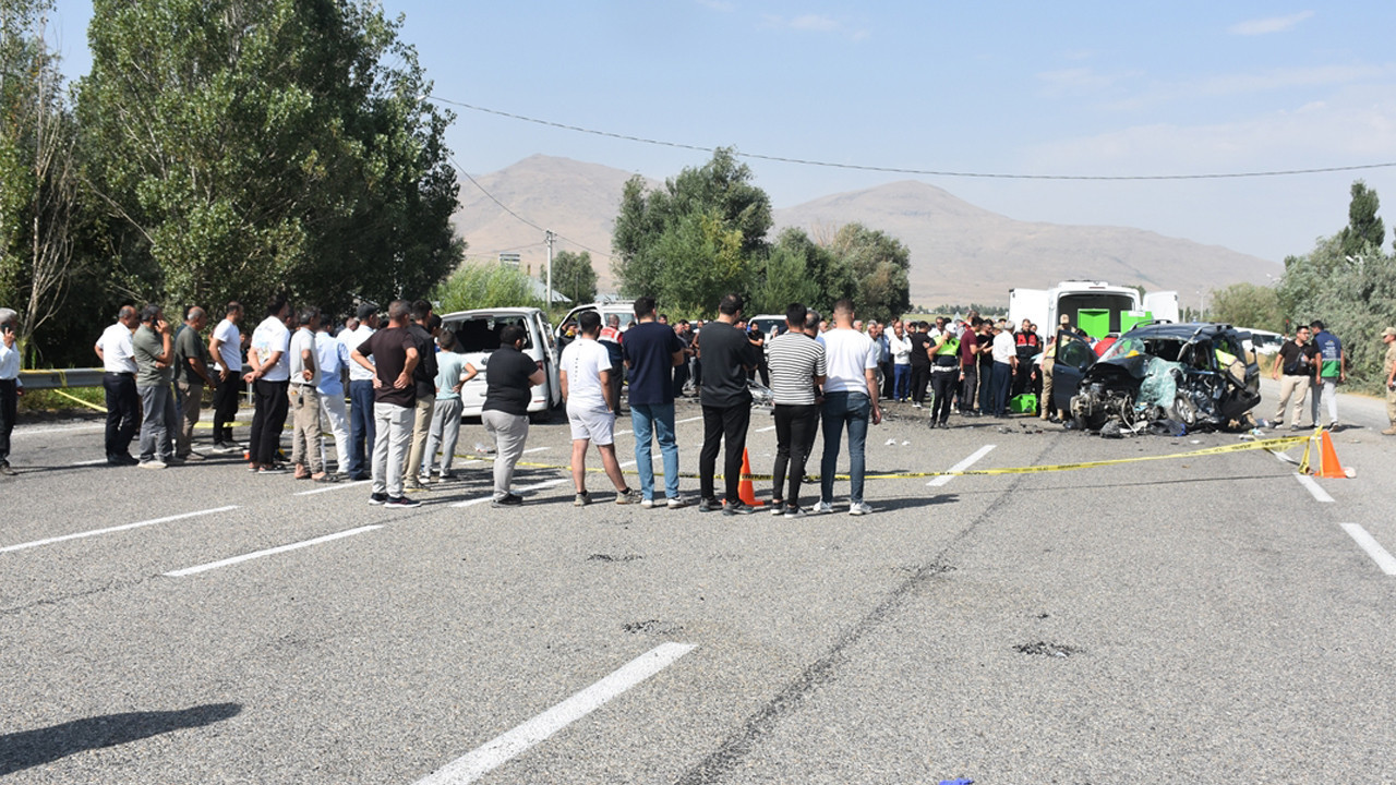 Kafa kafaya çarpıştılar! Van'daki feci kazada ölenler ve yaralılar var