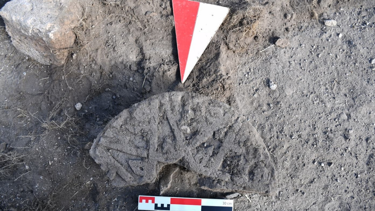 Ani Ören Yeri'nde "Hz. Muhammed" isminin yer aldığı Selçuklu taşı bulundu