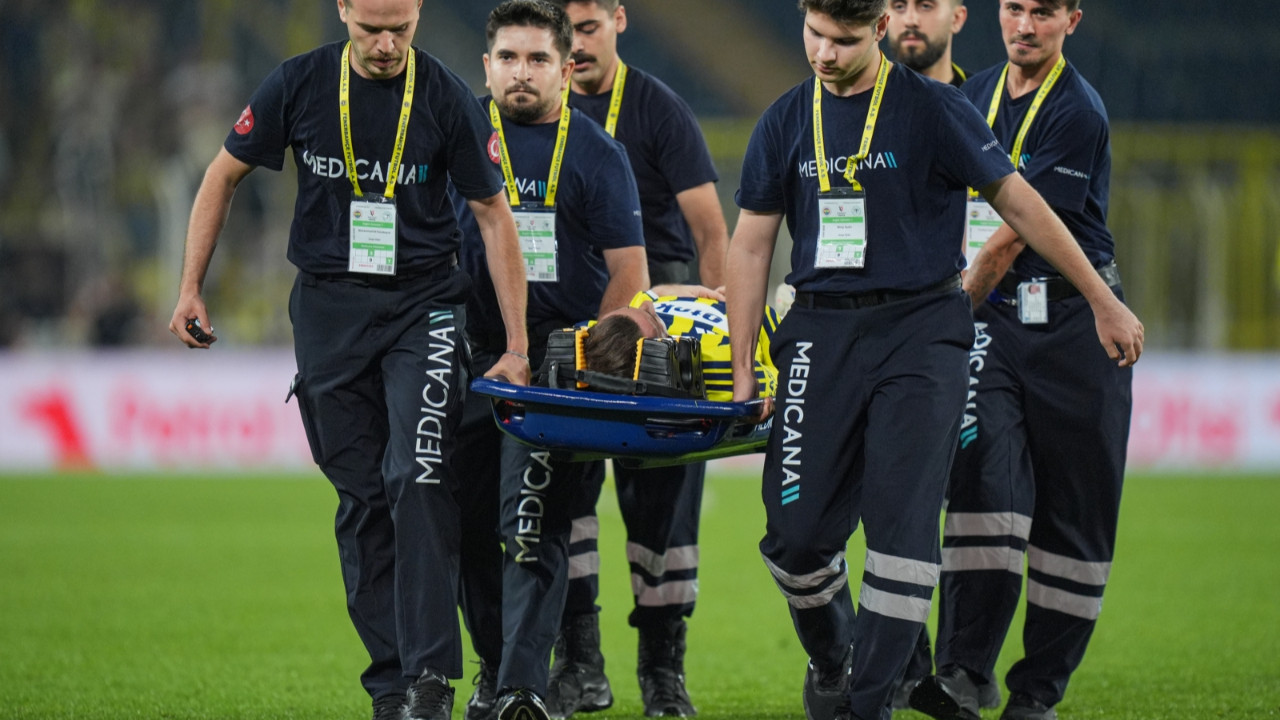 Konyaspor maçında bayılan Kerem Aktürkoğlu kaç hafta forma giyemeyecek?