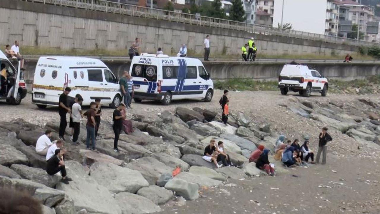 Rize'de denize giren 2 kardeşten biri öldü
