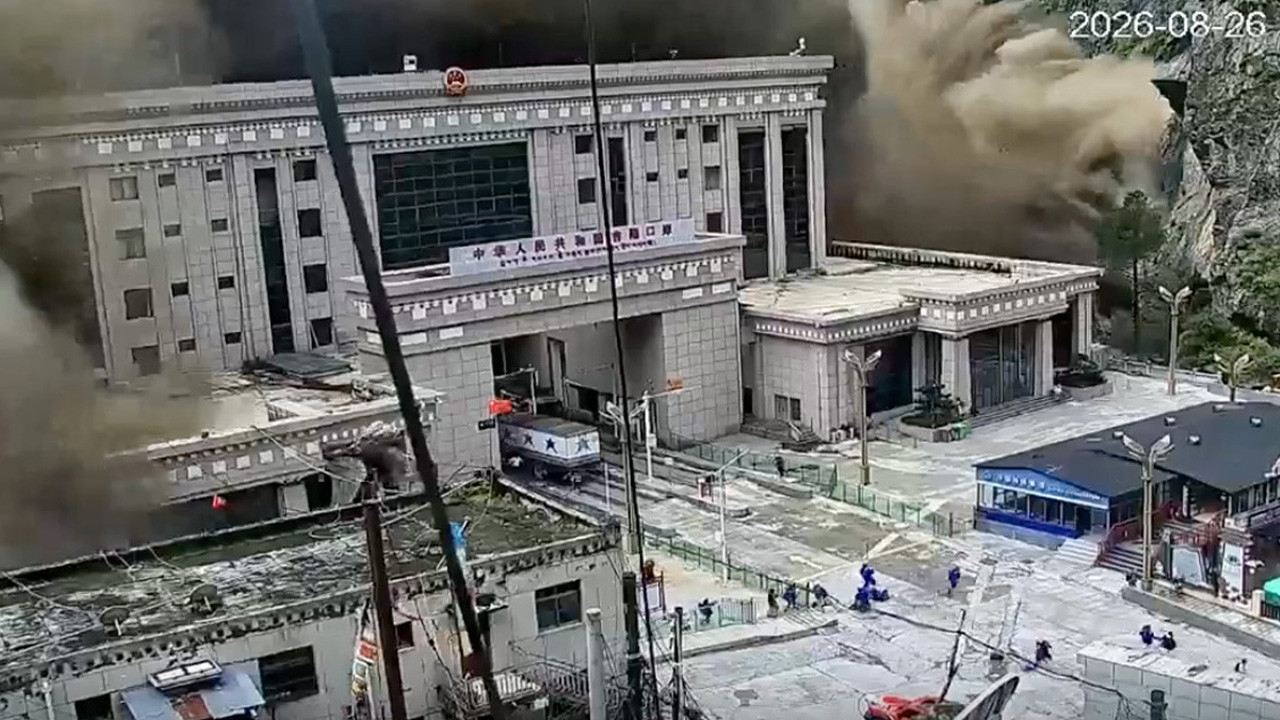 Çin'de toprak kayması! Facia anları kamerada: Yüzlerce insanı saniyeler içinde yuttu