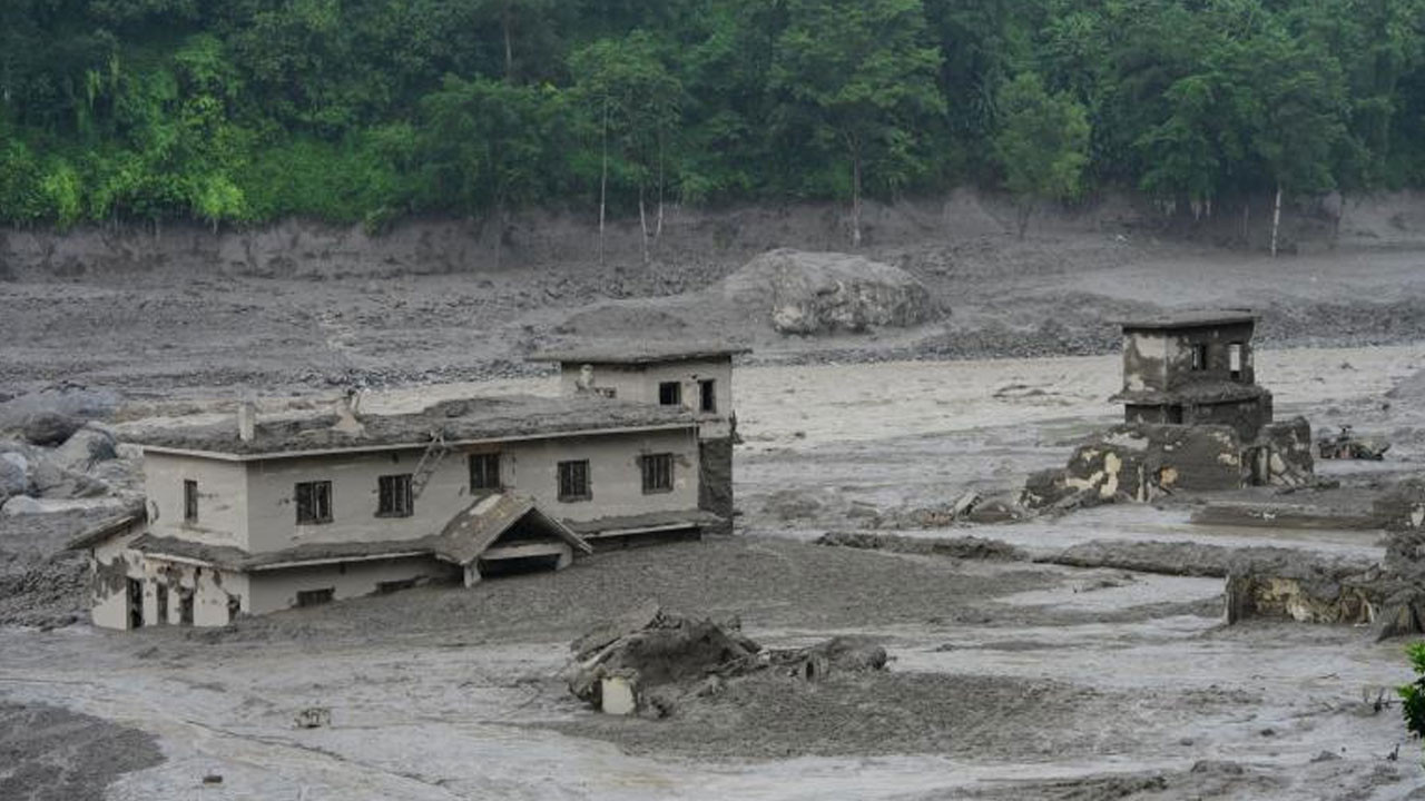Nepal'de selde hayatını kaybedenlerin sayısı 157'ye yükseldi