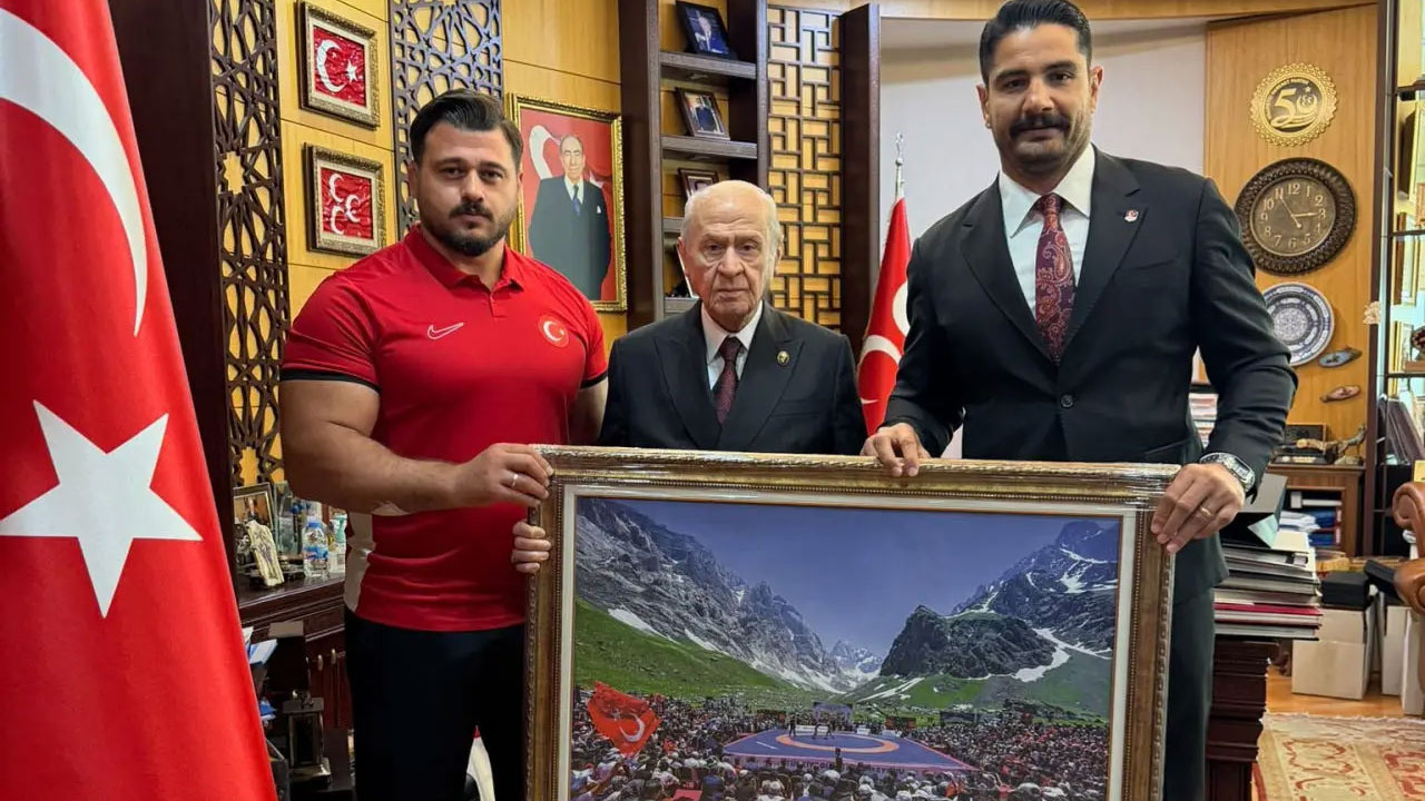 Taha Akgül ve Rıza Kayaalp, MHP Genel Başkanı Bahçeli'yi ziyaret etti