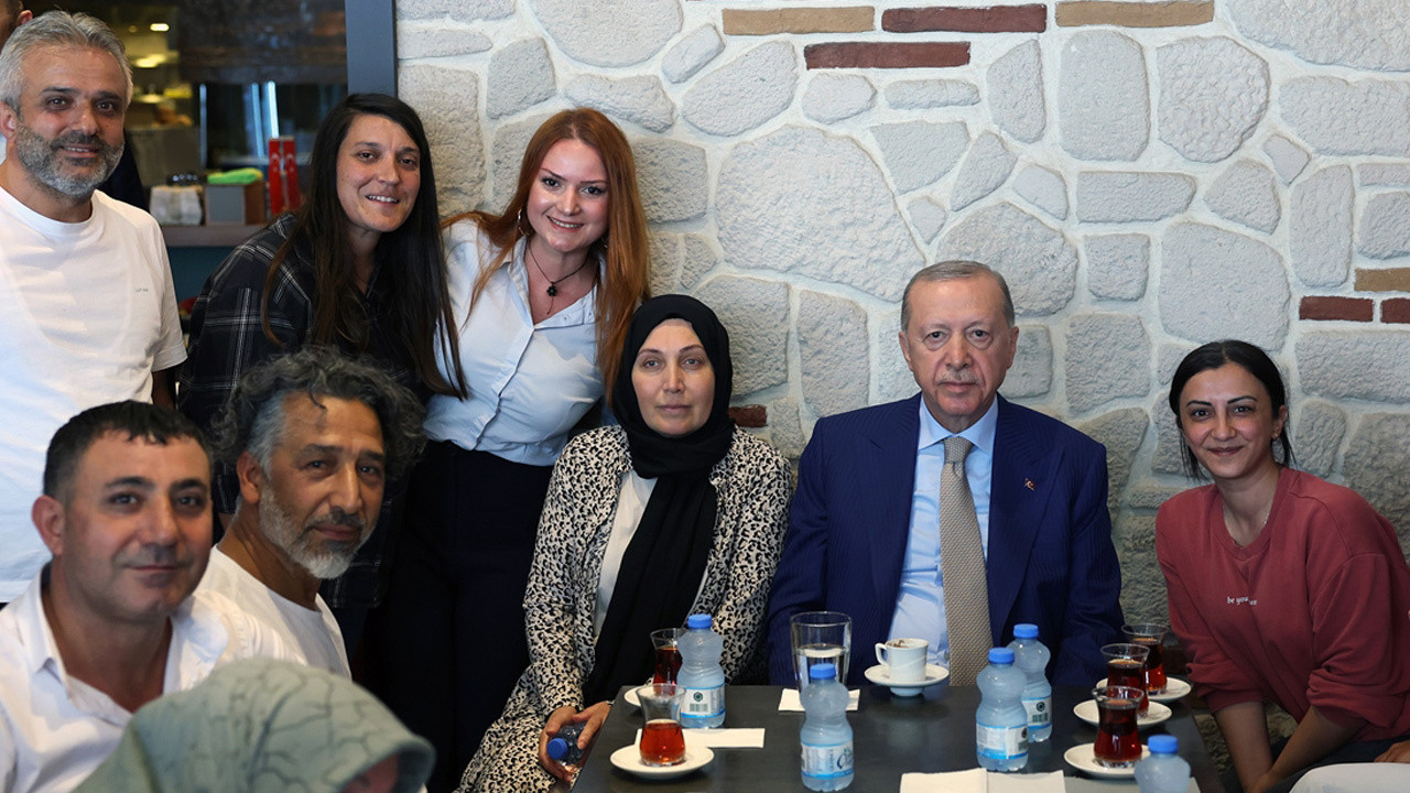 Cumhurbaşkanı Erdoğan, Üsküdar'da esnafı ziyaret etti