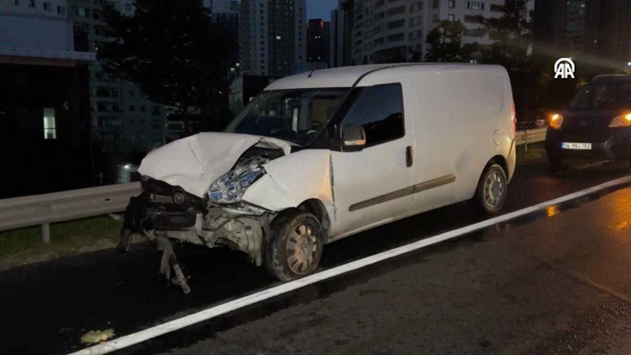 İstanbul'da sağanak sonrası Esenyurt'ta 11 araç birbirine girdi