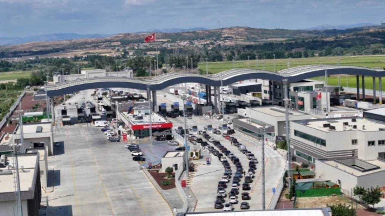 Gurbetçilerin dönüş yolculuğu: Sınır kapılarında trafik yoğunluğu oluştu