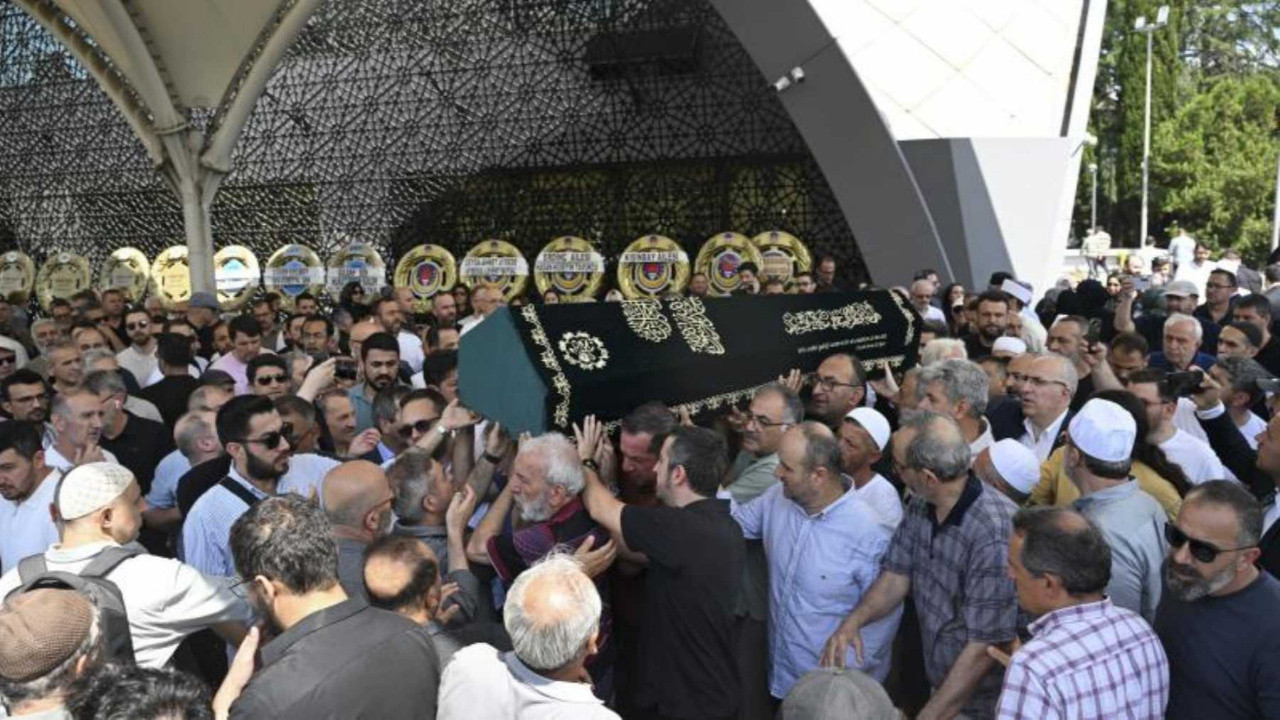 Yazar Ali Haydar Haksal son yolculuğuna uğurlandı