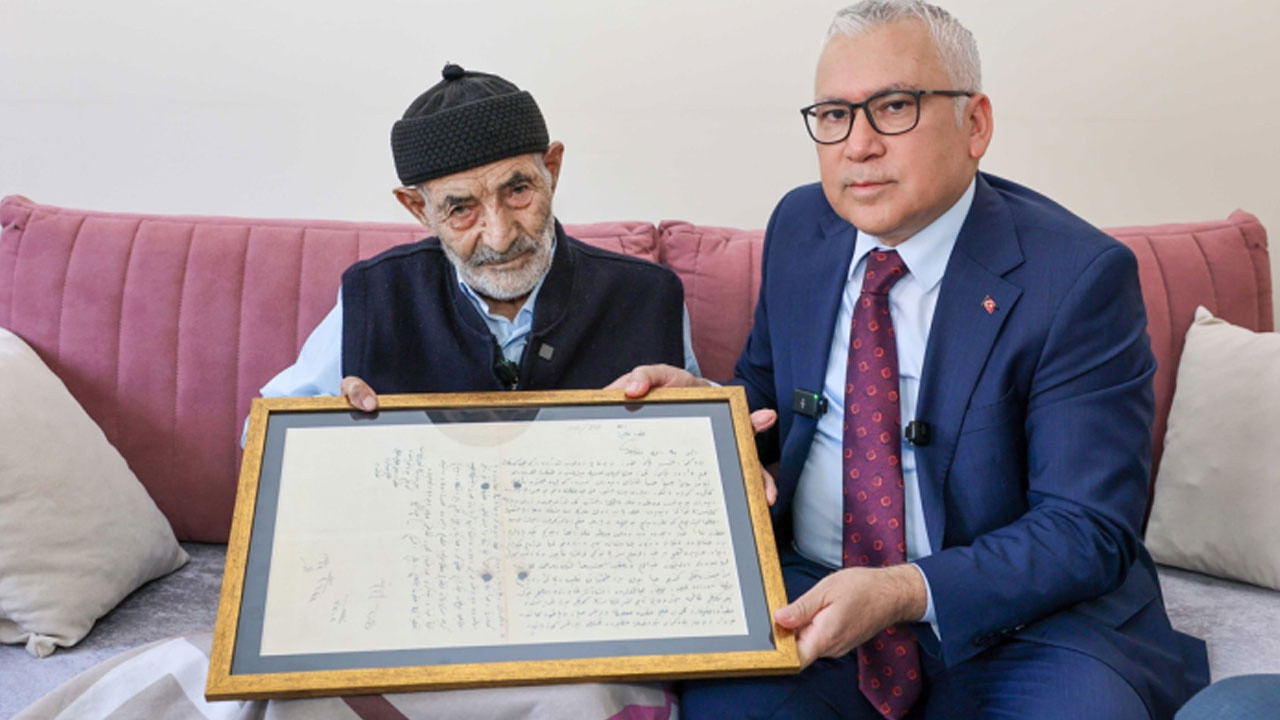 Esir düşen askerlerin mektupları 113 yıl sonra ailelerine teslim edildi
